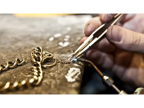 Naprawa złotego łańcuszka – co warto wiedzieć? Naprawa złotego łańcuszka – co warto wiedzieć?